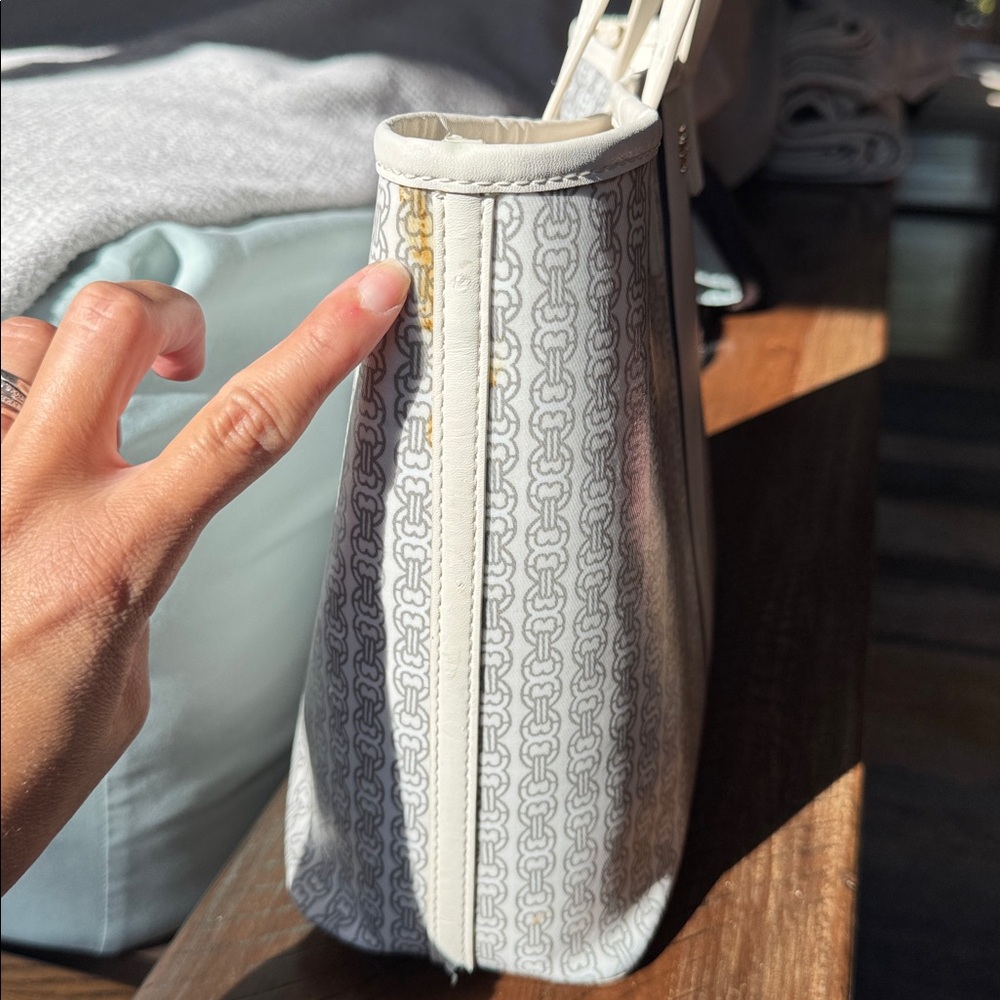 Tory Burch Gemini Link Tote - Picture 9 of 14